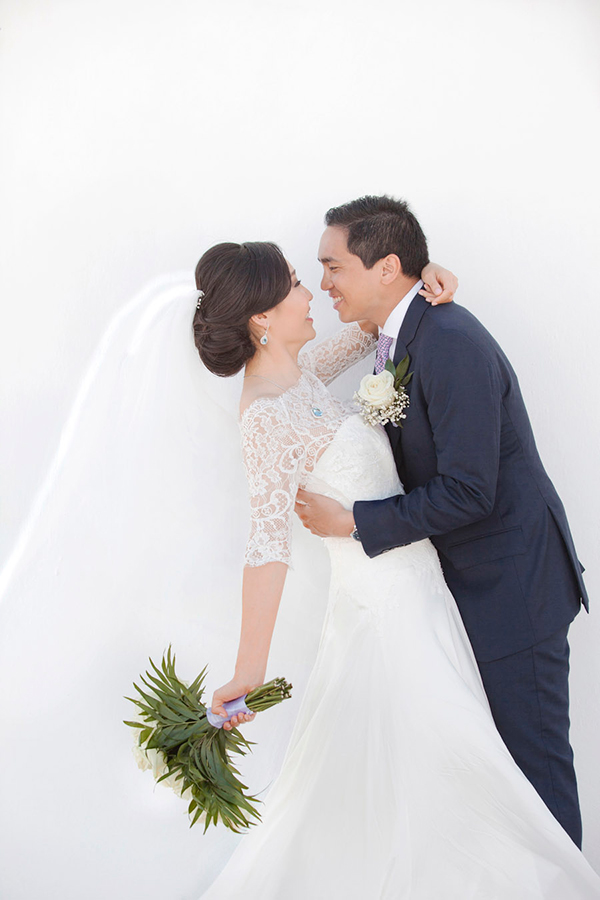 Destination wedding in Santorini with lilac details| Tina & Jeremy