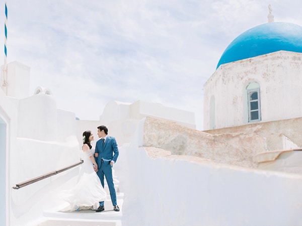 Romantic intimate wedding in Santorini | Claudia & Kevin