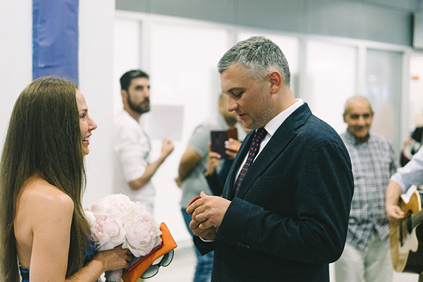 unique-wedding-proposal-athens-airport_03
