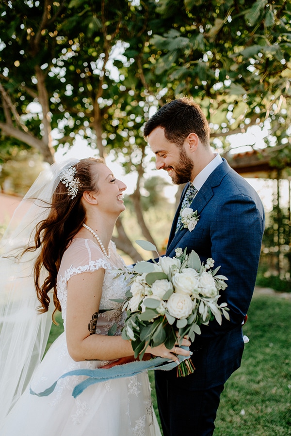 dreamy-summer-wedding-athens-lush-greenery-fairylights_01x