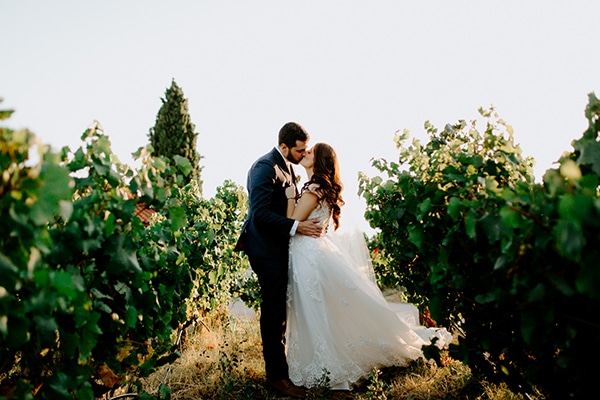dreamy-summer-wedding-athens-lush-greenery-fairylights_01z