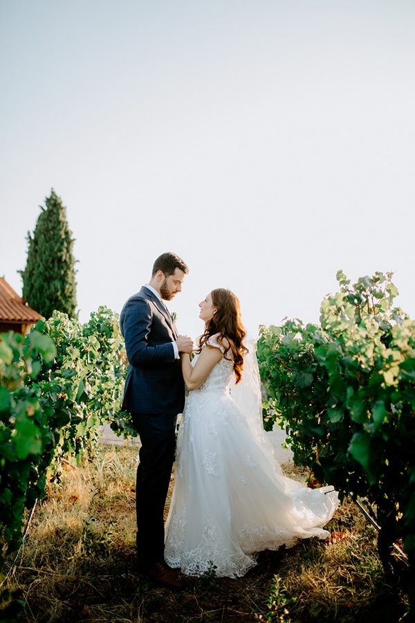 dreamy-summer-wedding-athens-lush-greenery-fairylights_02