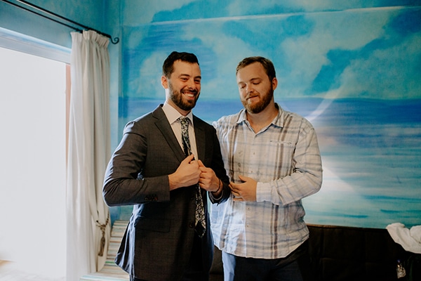 dreamy-summer-wedding-athens-lush-greenery-fairylights_06