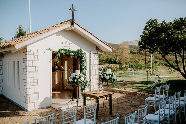 dreamy-summer-wedding-athens-lush-greenery-fairylights_07
