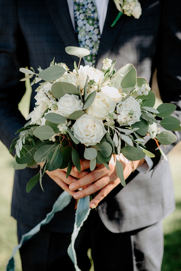 dreamy-summer-wedding-athens-lush-greenery-fairylights_09