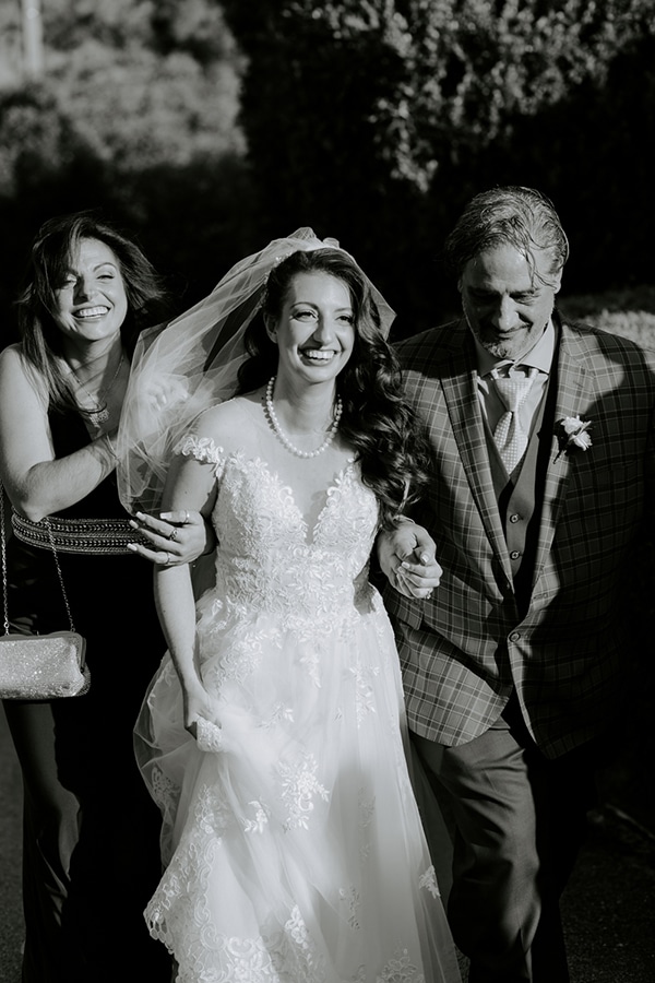 dreamy-summer-wedding-athens-lush-greenery-fairylights_10x