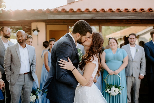 dreamy-summer-wedding-athens-lush-greenery-fairylights_14