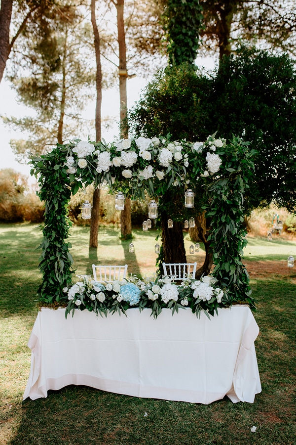 dreamy-summer-wedding-athens-lush-greenery-fairylights_17x