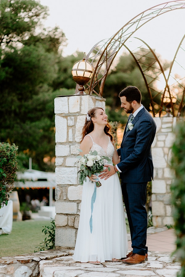dreamy-summer-wedding-athens-lush-greenery-fairylights_19