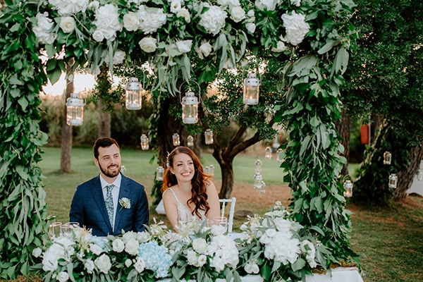 dreamy-summer-wedding-athens-lush-greenery-fairylights_23