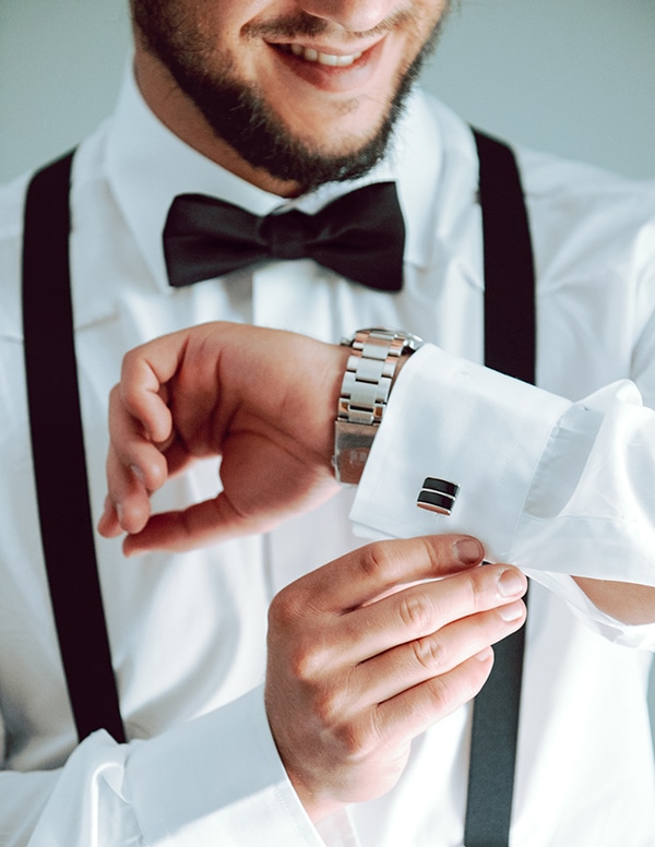 elegant-summer-wedding-athens-hanging-crystal-chandeliers-fresh-flowers_09