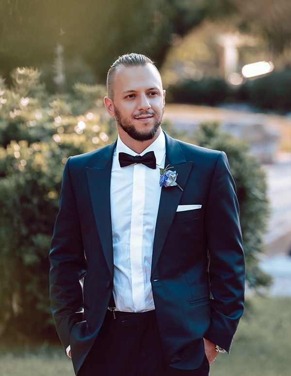 elegant-summer-wedding-athens-hanging-crystal-chandeliers-fresh-flowers_09x