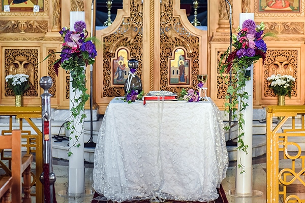 elegant-summer-wedding-athens-hanging-crystal-chandeliers-fresh-flowers_11