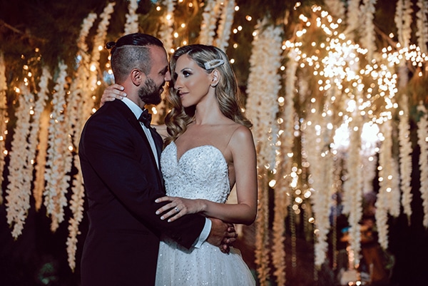 elegant-summer-wedding-athens-hanging-crystal-chandeliers-fresh-flowers_22