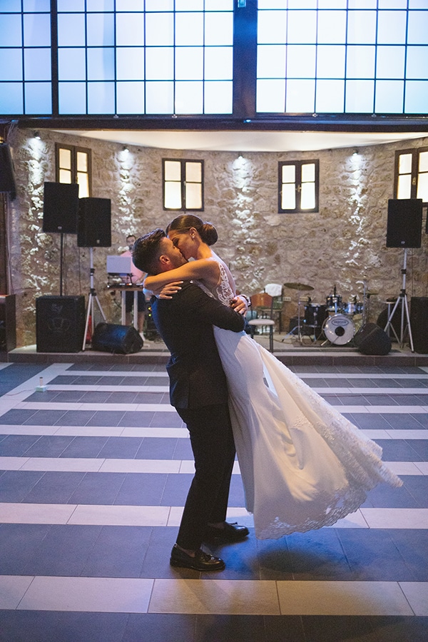 romantic-fall-wedding-greece-white-hues_28