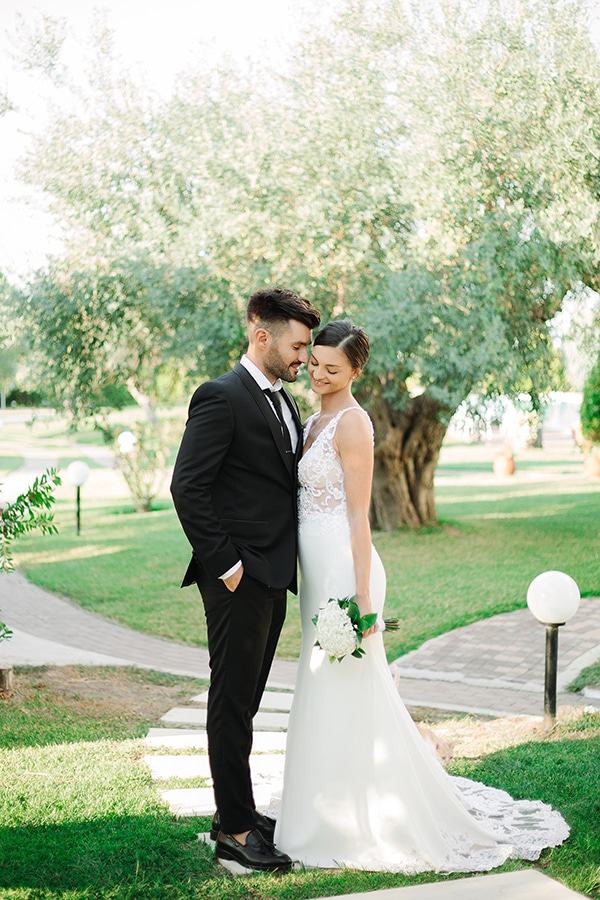 romantic-fall-wedding-greece-white-hues_31