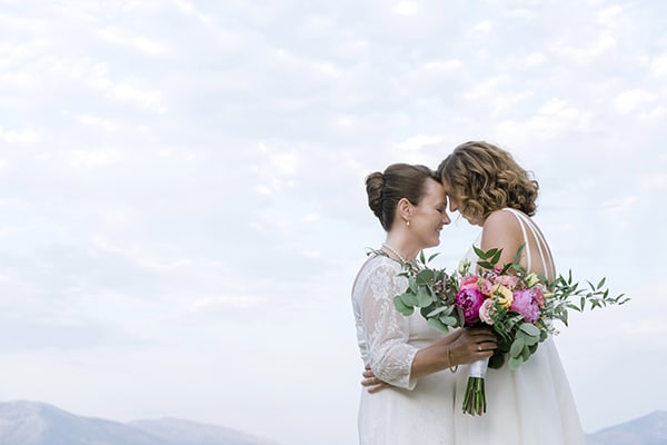 Beautiful destination wedding in Greece with bright colors│ Susan & Valerie