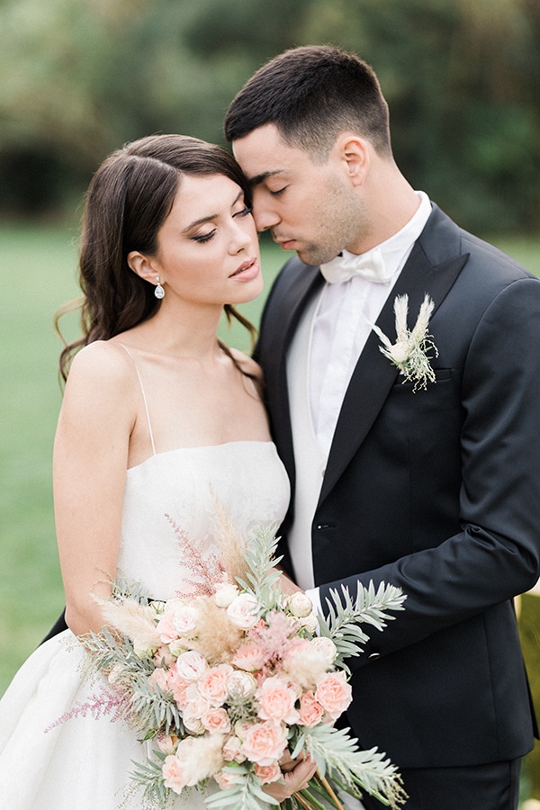 Elegant-wedding-ideas-pampas-black-details_02