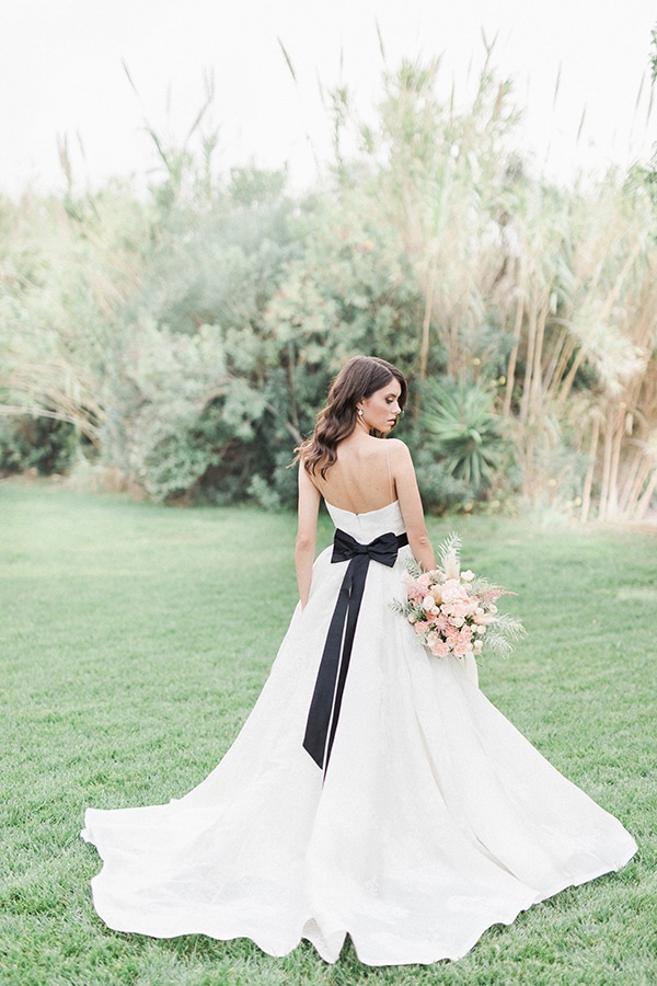 Elegant-wedding-ideas-pampas-black-details_11