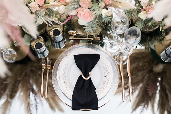 Elegant-wedding-ideas-pampas-black-details_18