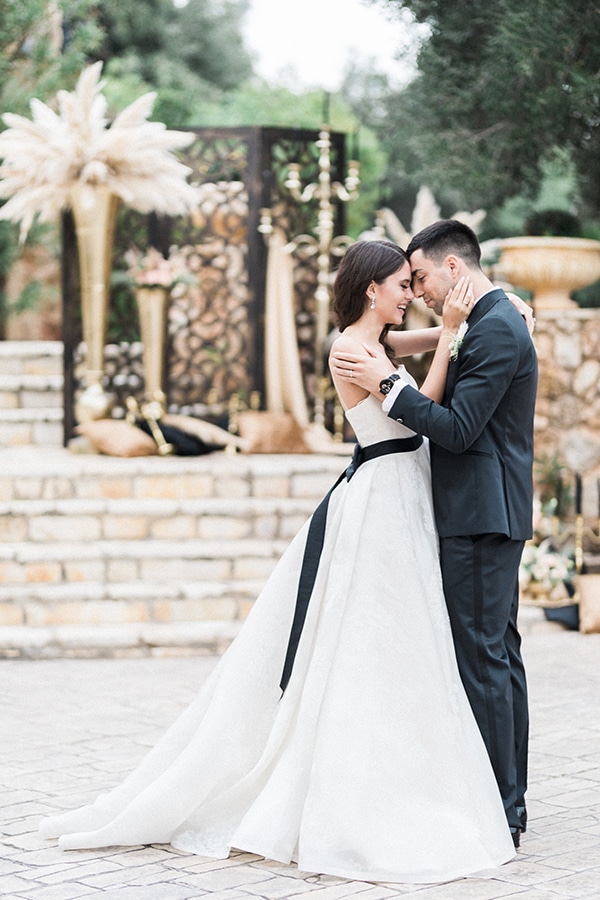 Elegant-wedding-ideas-pampas-black-details_22