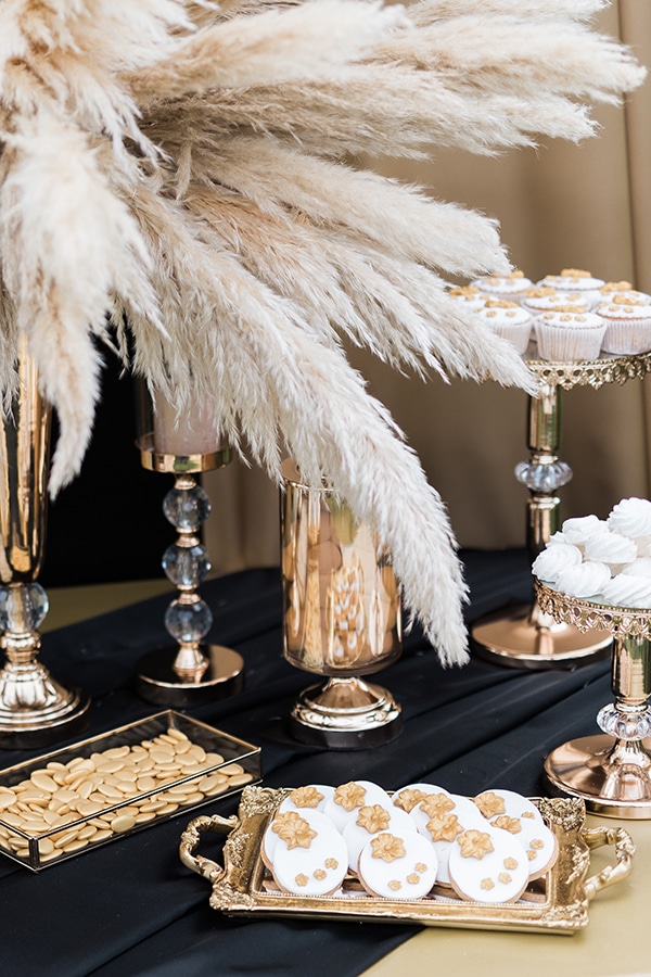 Elegant-wedding-ideas-pampas-black-details_26