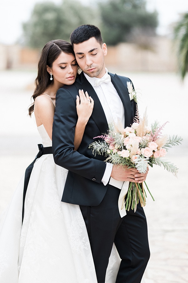 Elegant-wedding-ideas-pampas-black-details_29