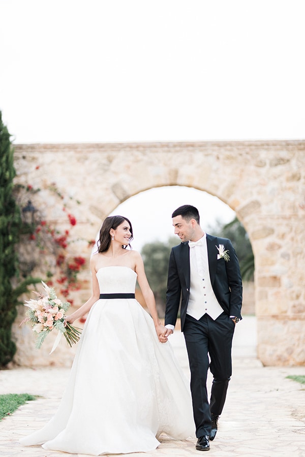 Elegant-wedding-ideas-pampas-black-details_30