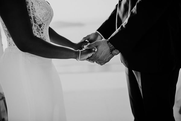 breathtaking-elopement-in-santorini_08