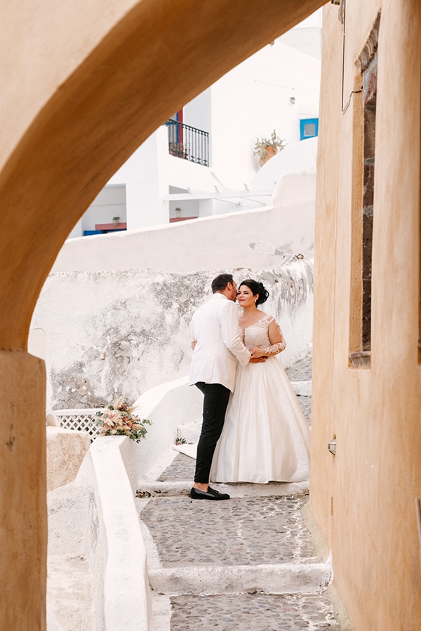 bloomed-fall-wedding-breathtaking-view-santorini-island_24x
