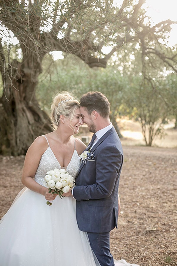 romantic-summer-wedding-wonderful-olive-grove-kefalonia-island_01x