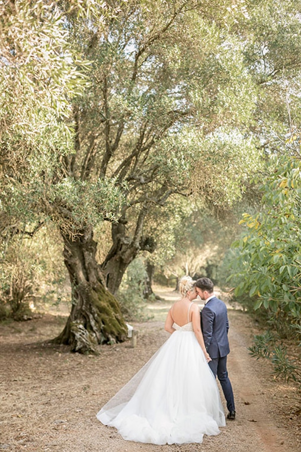 romantic-summer-wedding-wonderful-olive-grove-kefalonia-island_03