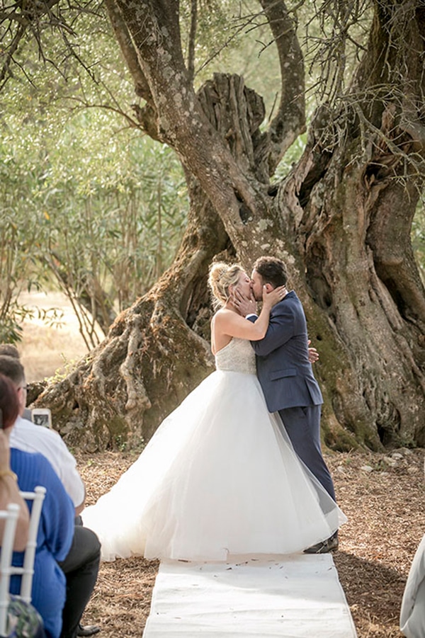 romantic-summer-wedding-wonderful-olive-grove-kefalonia-island_18