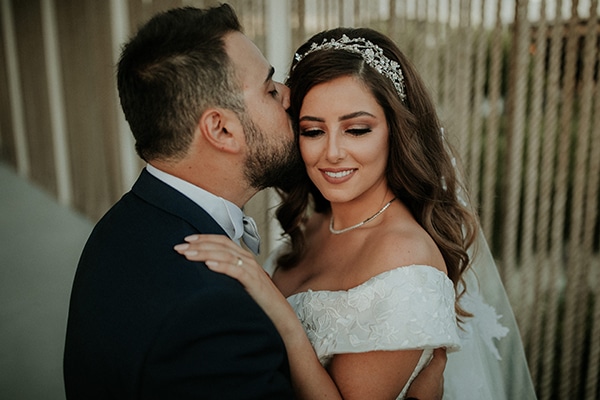 rustic-summer-wedding-nicosia-string-lights-flowers-vivid-colors_02