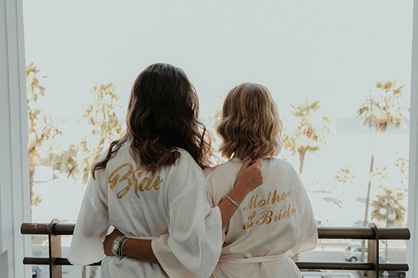 rustic-summer-wedding-nicosia-string-lights-flowers-vivid-colors_08