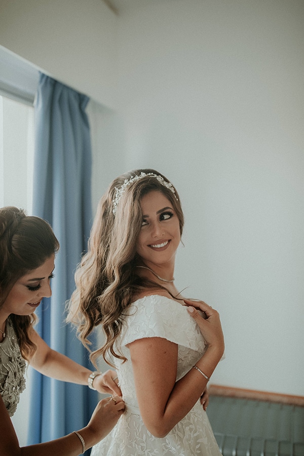 rustic-summer-wedding-nicosia-string-lights-flowers-vivid-colors_12