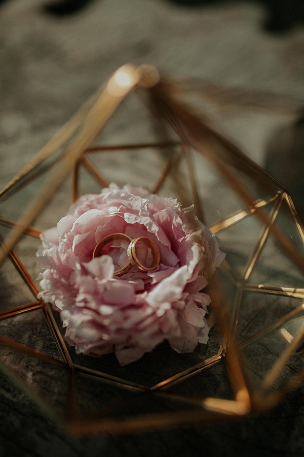 rustic-summer-wedding-nicosia-string-lights-flowers-vivid-colors_19