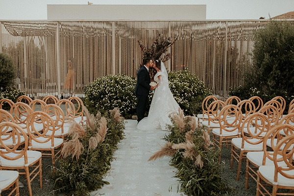 rustic-summer-wedding-nicosia-string-lights-flowers-vivid-colors_42