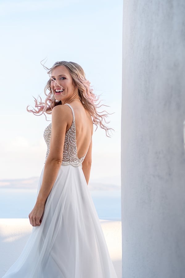 beautiful-spring-wedding-santorini-breathtaking-view_01x