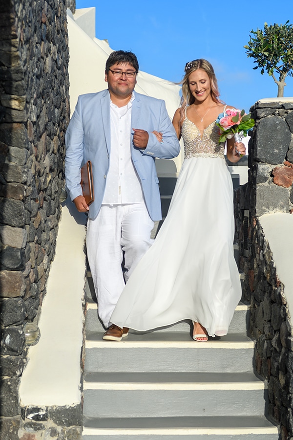 beautiful-spring-wedding-santorini-breathtaking-view_07
