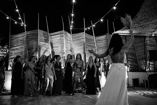 bohemian-summer-wedding-kythnos-pampass-grass-white-flowers_25