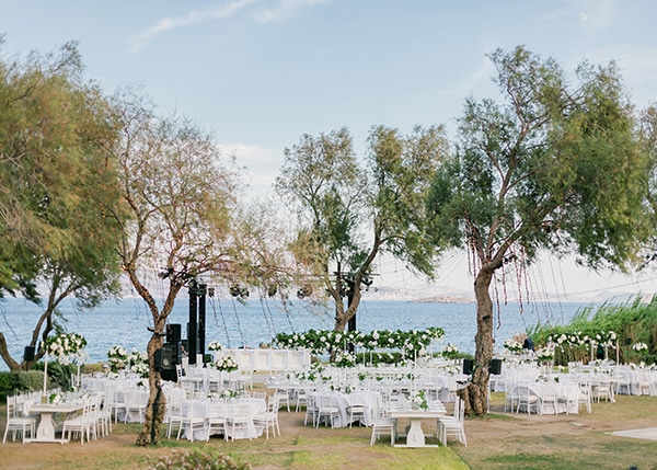 dreamy-elegant-wedding-athens-white-flowers-fairy-lights_09x