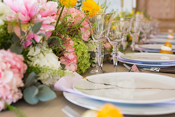 dreamy-styled-shoot-athenian-riviera-romantic-elegant-decoration_04x