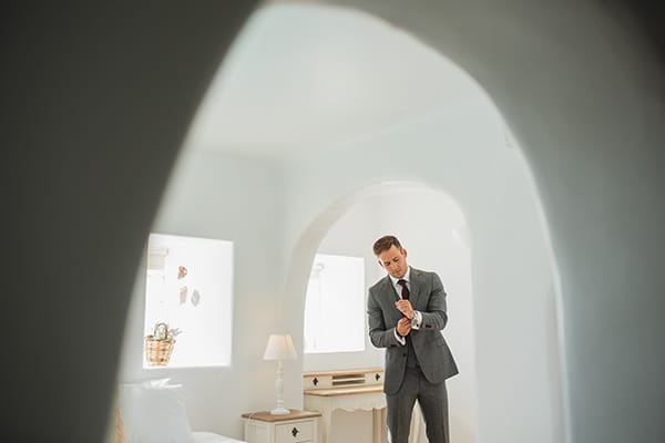 intimate-blue-white-wedding-imerovigli-santorini_13