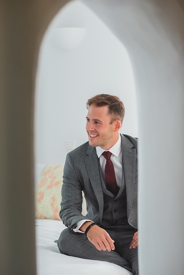 intimate-blue-white-wedding-imerovigli-santorini_14