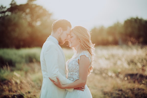 lovely-summer-wedding-athens-white-flowers_01x