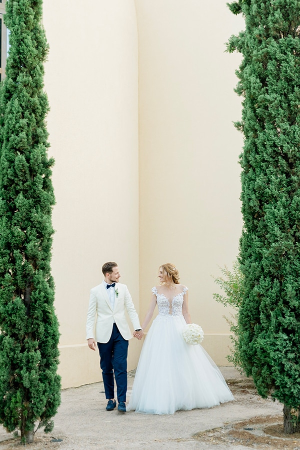 lovely-summer-wedding-athens-white-flowers_17