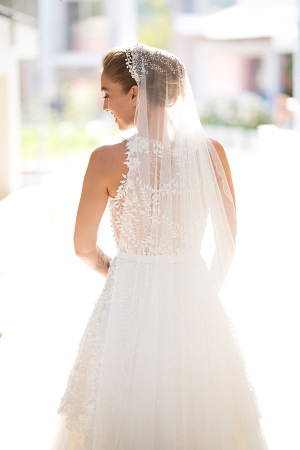 lush-garden-style-wedding-parga-touches-elegance_02x