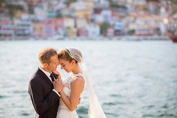 lush-garden-style-wedding-parga-touches-elegance_03