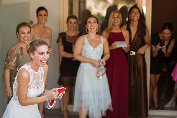 lush-garden-style-wedding-parga-touches-elegance_09x